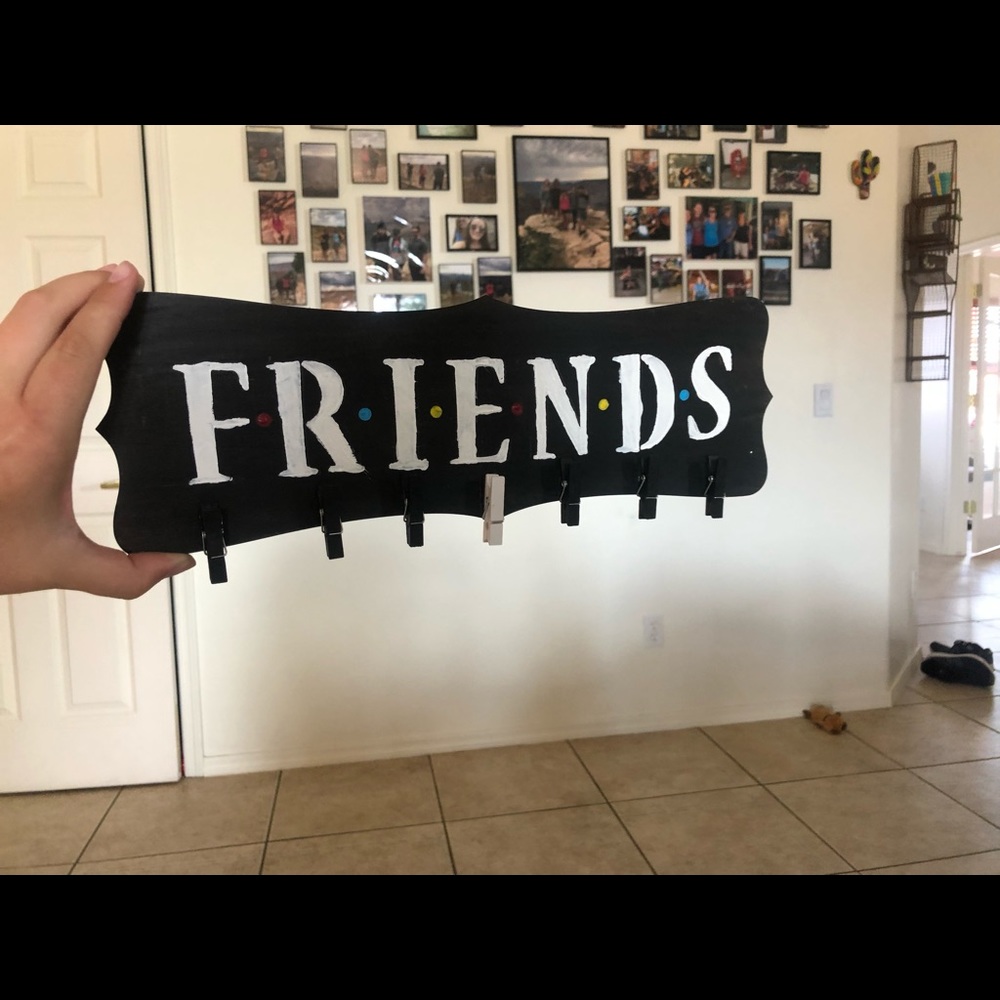 Friends sign!